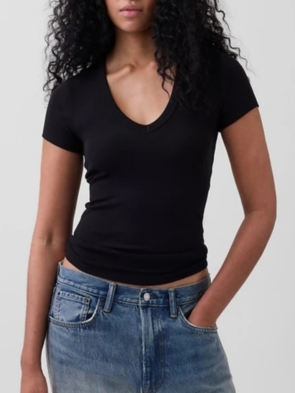 GAP Modern V-Neck T-Shirt in Black
